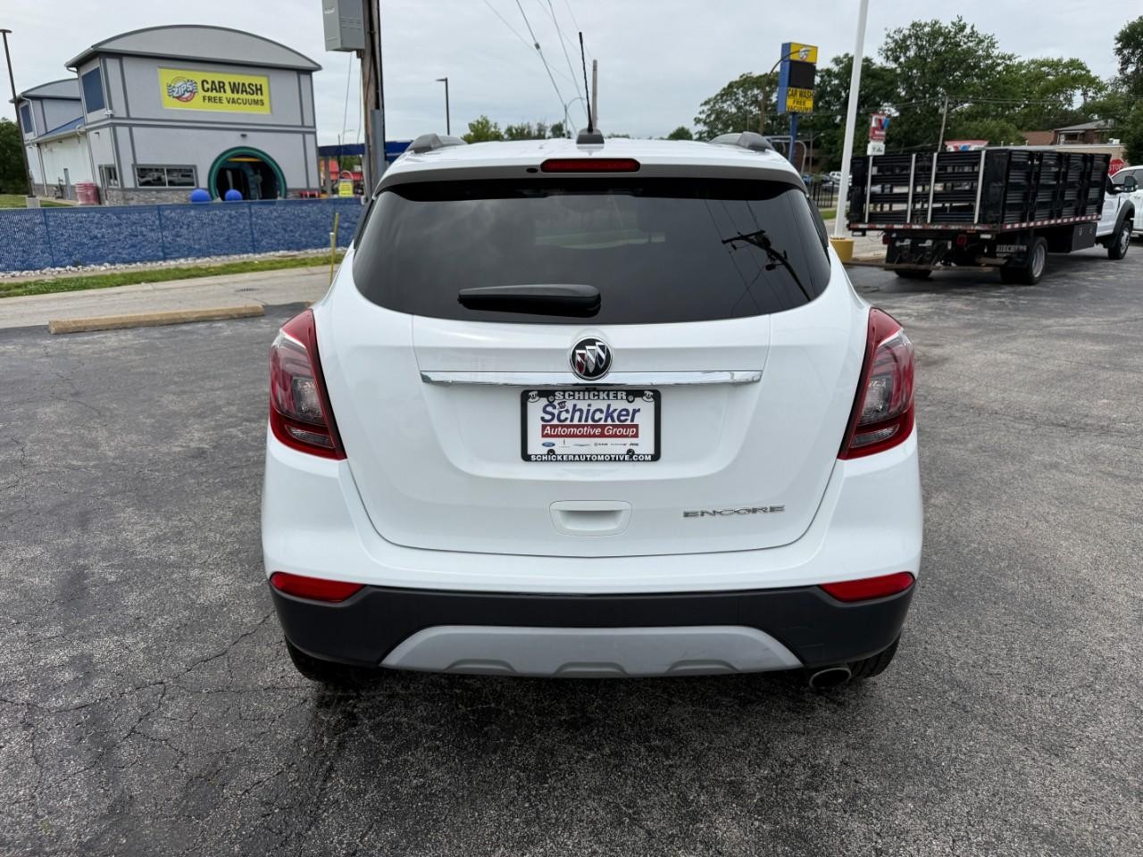 Buick Encore Vehicle Full-screen Gallery Image 09