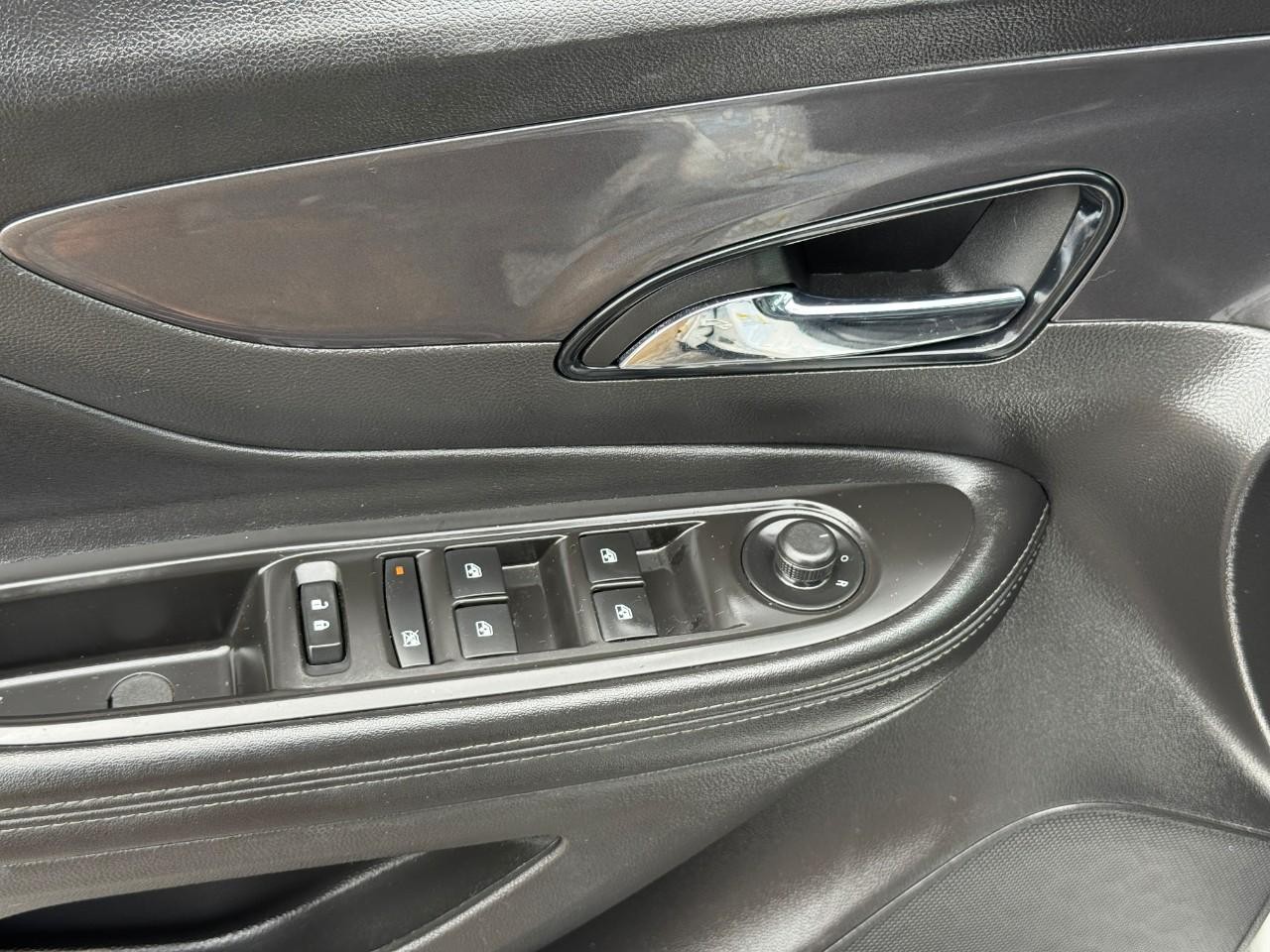 Buick Encore Vehicle Full-screen Gallery Image 16