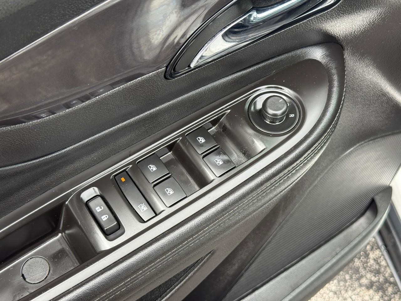 Buick Encore Vehicle Full-screen Gallery Image 17