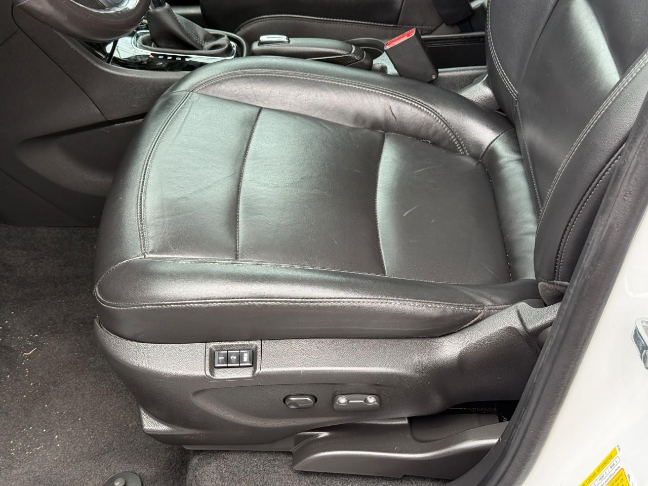Buick Encore Vehicle Full-screen Gallery Image 18