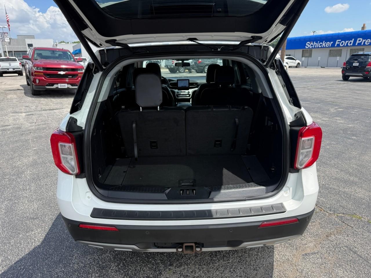 Ford Explorer Vehicle Full-screen Gallery Image 07