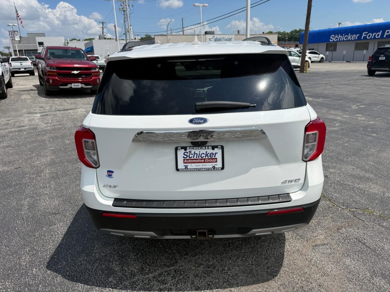 Ford Explorer Vehicle Full-screen Gallery Image 08