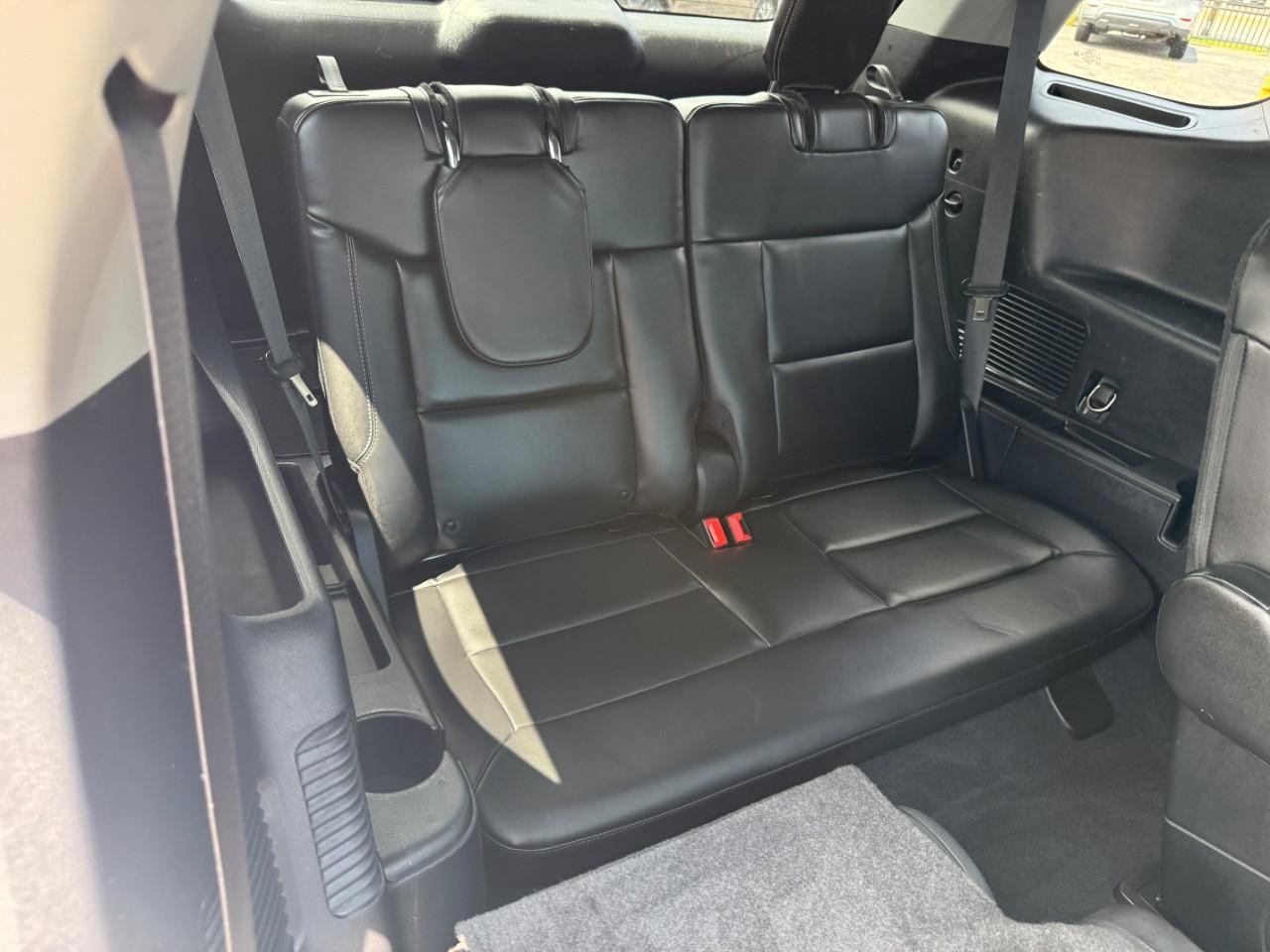 Ford Explorer Vehicle Full-screen Gallery Image 11