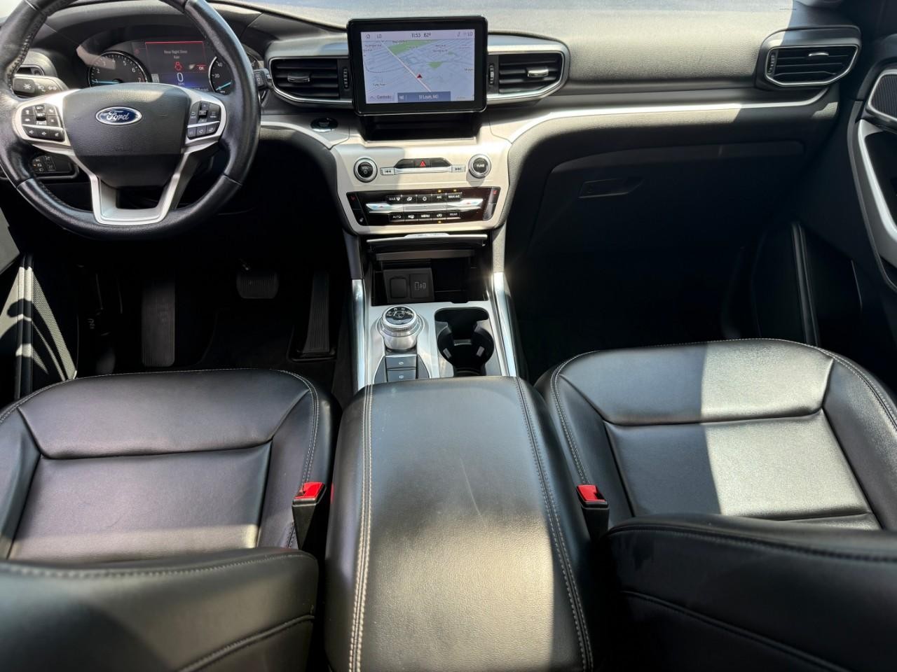 Ford Explorer Vehicle Full-screen Gallery Image 12