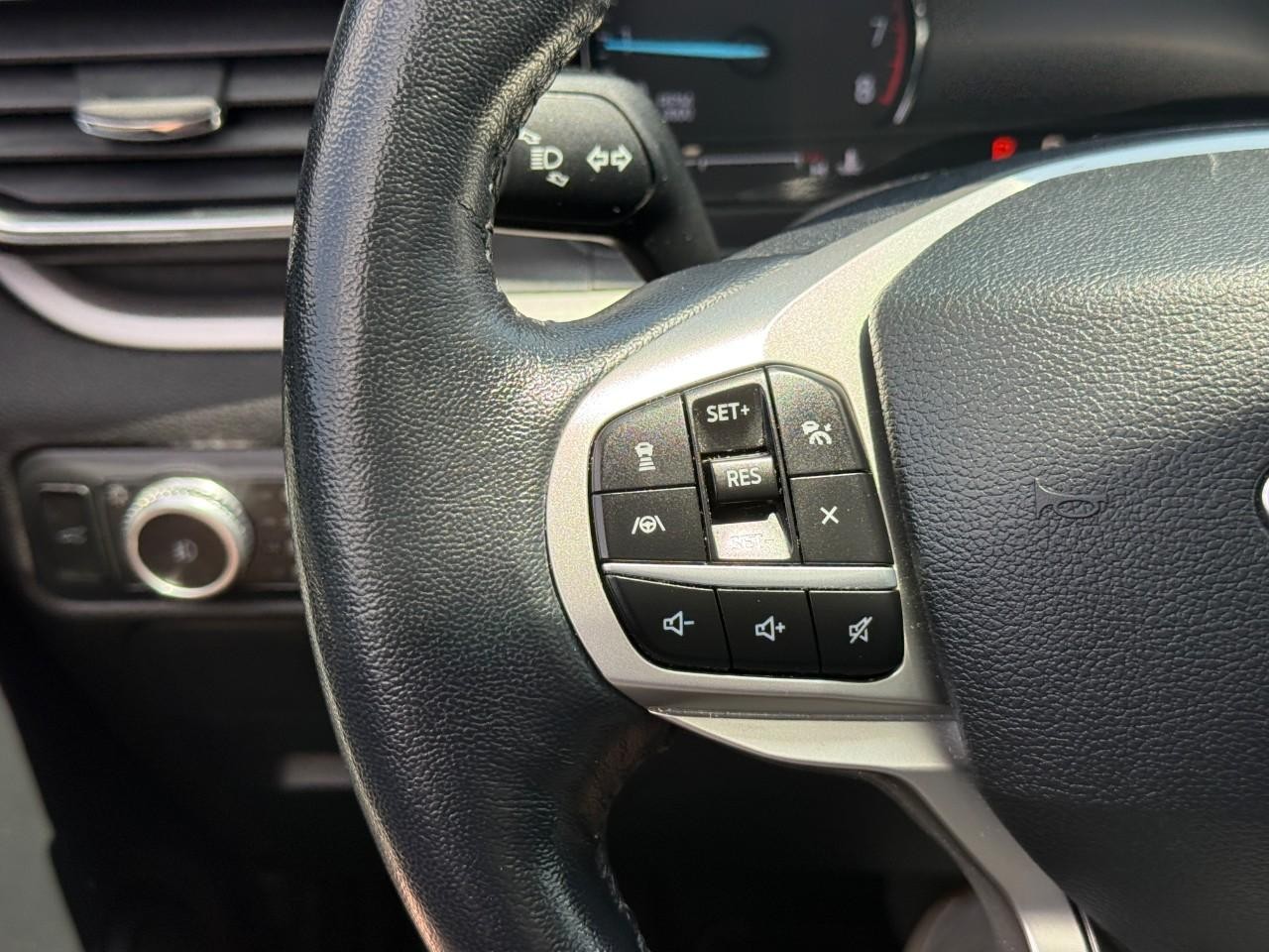 Ford Explorer Vehicle Full-screen Gallery Image 20
