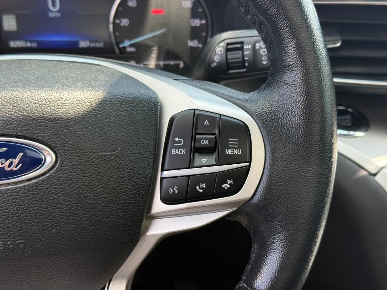 Ford Explorer Vehicle Full-screen Gallery Image 21