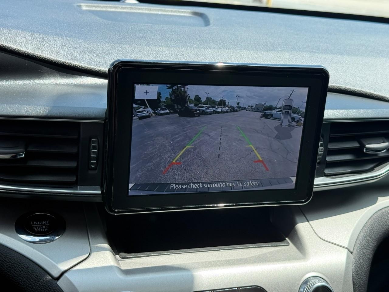 Ford Explorer Vehicle Full-screen Gallery Image 25