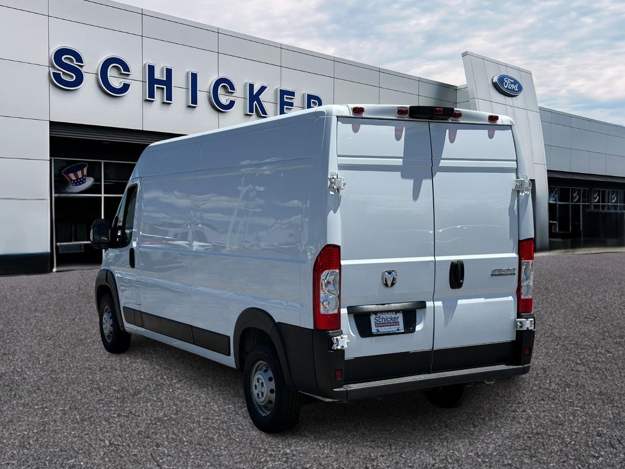 Ram ProMaster Cargo Van Vehicle Full-screen Gallery Image 03