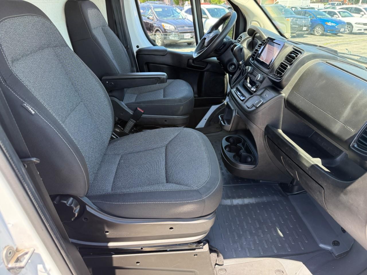 Ram ProMaster Cargo Van Vehicle Full-screen Gallery Image 09