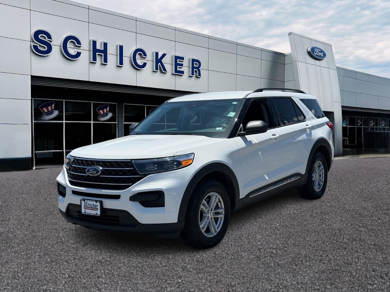 Ford Explorer Vehicle Full-screen Gallery Image 04