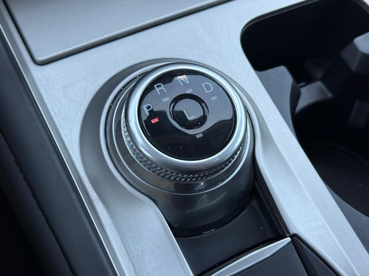 Ford Explorer Vehicle Full-screen Gallery Image 20