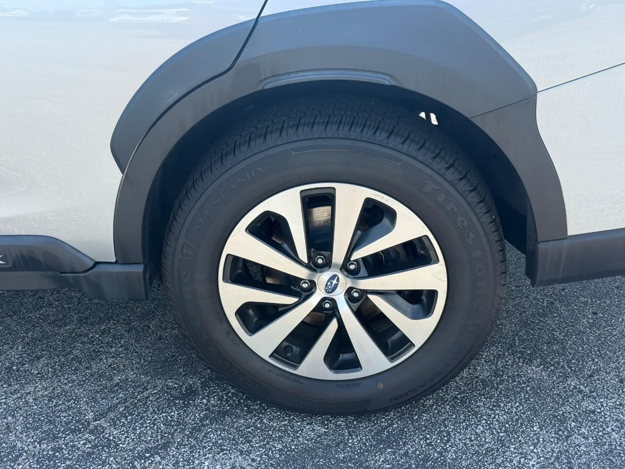 Subaru Outback Vehicle Full-screen Gallery Image 06