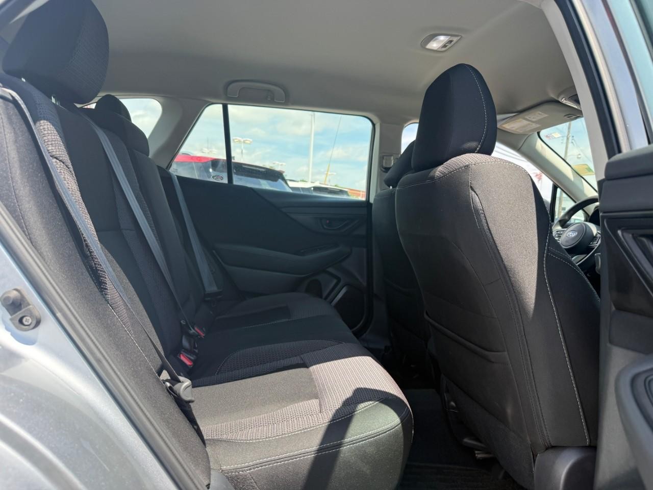 Subaru Outback Vehicle Full-screen Gallery Image 11