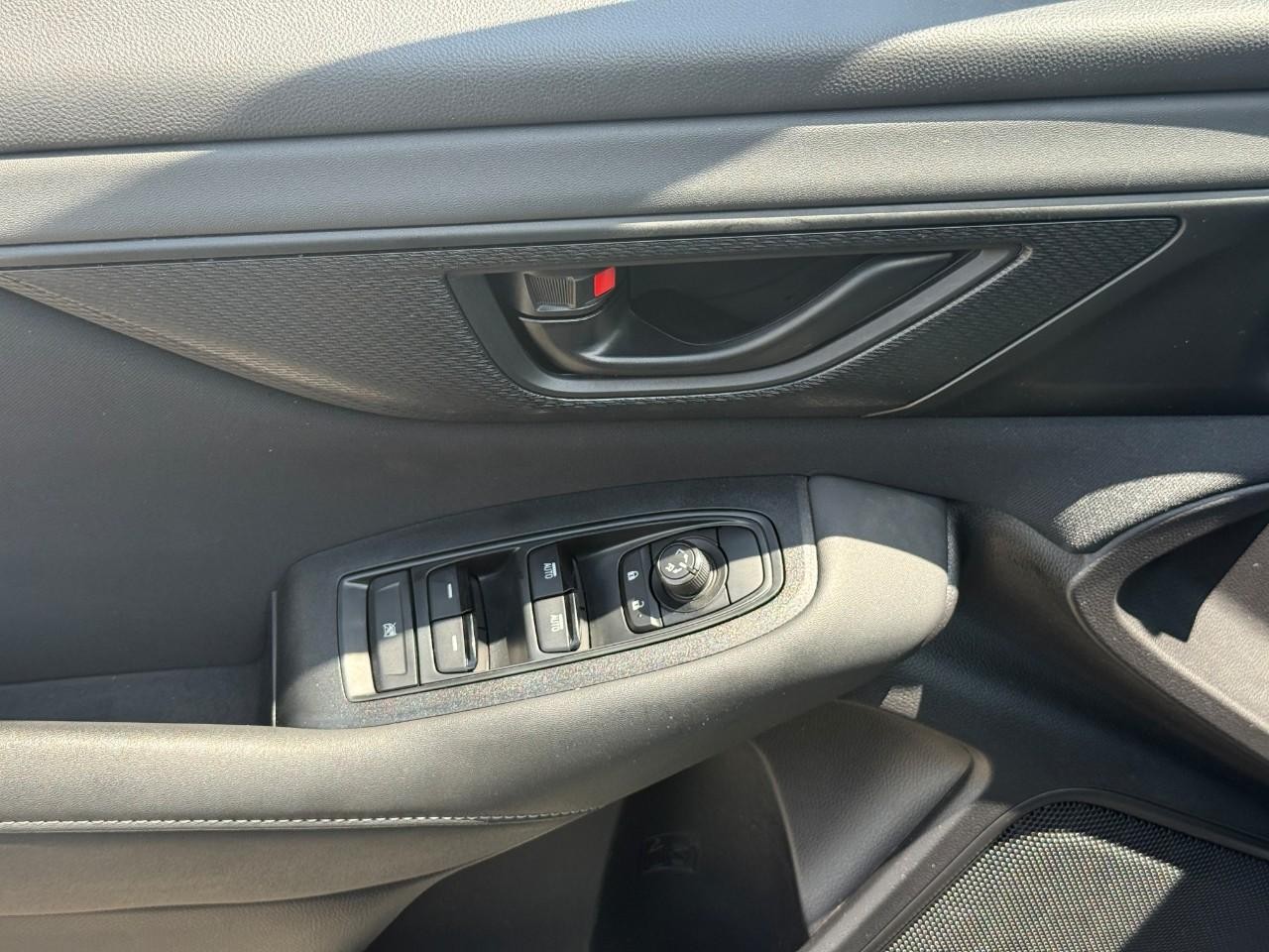 Subaru Outback Vehicle Full-screen Gallery Image 16