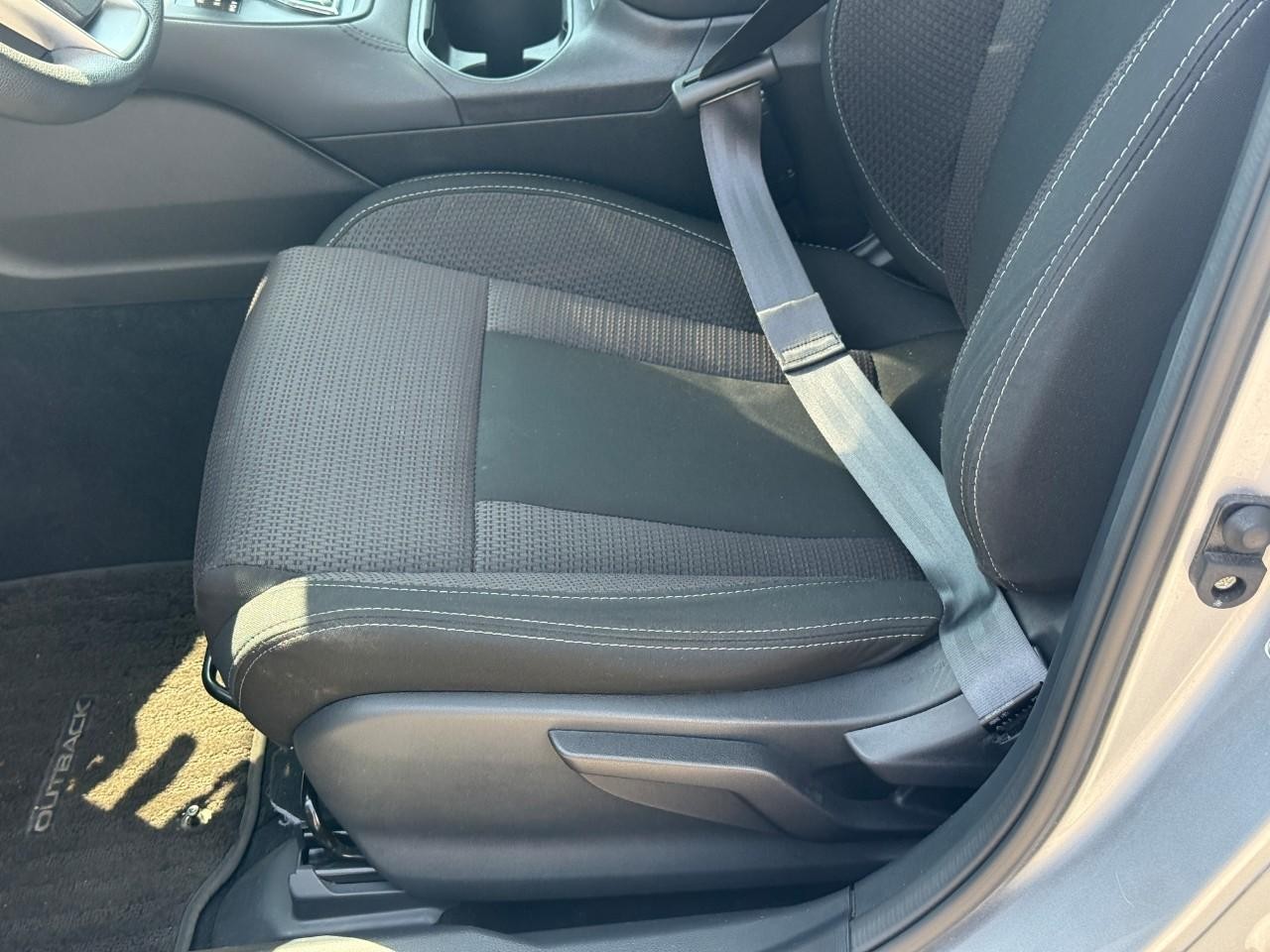 Subaru Outback Vehicle Full-screen Gallery Image 17
