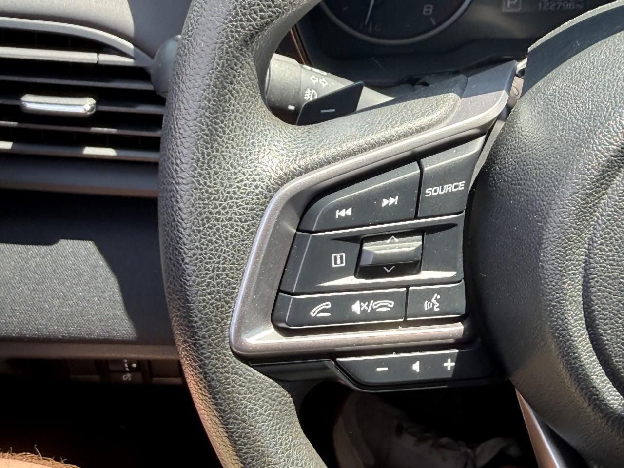 Subaru Outback Vehicle Full-screen Gallery Image 18