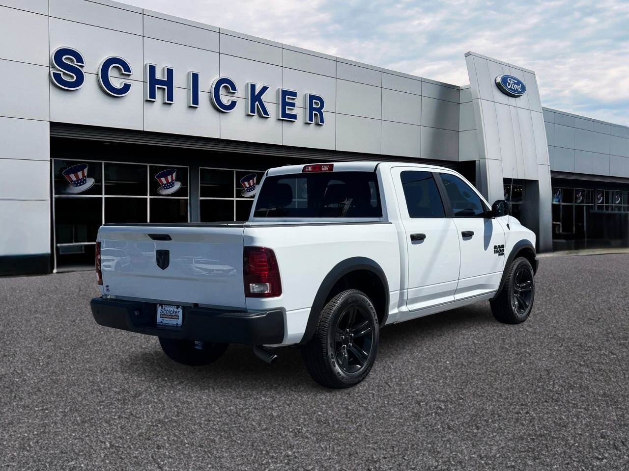 Ram 1500 Classic Vehicle Full-screen Gallery Image 02