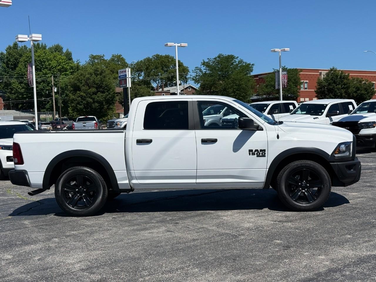 Ram 1500 Classic Vehicle Full-screen Gallery Image 05