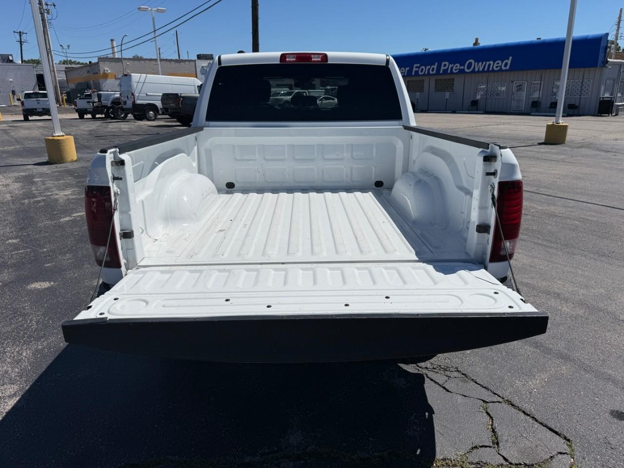 Ram 1500 Classic Vehicle Full-screen Gallery Image 07