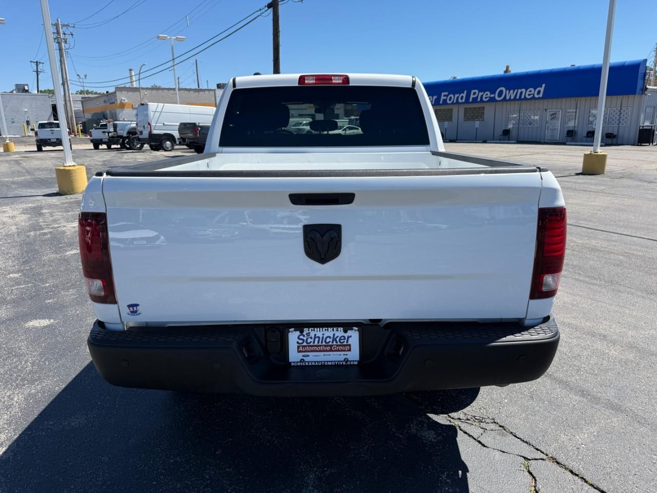 Ram 1500 Classic Vehicle Full-screen Gallery Image 08