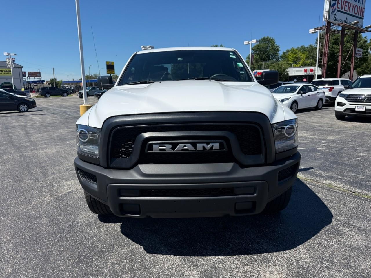 Ram 1500 Classic Vehicle Full-screen Gallery Image 09