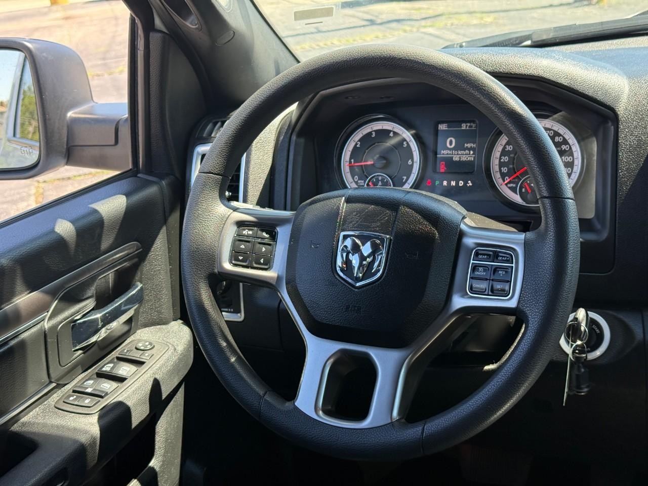 Ram 1500 Classic Vehicle Full-screen Gallery Image 12