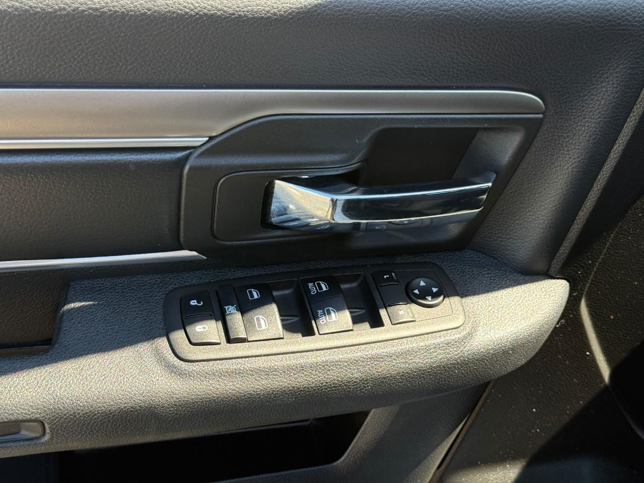 Ram 1500 Classic Vehicle Full-screen Gallery Image 15