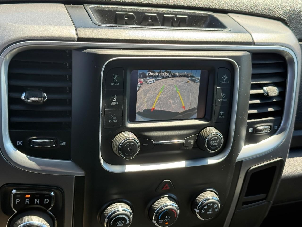 Ram 1500 Classic Vehicle Full-screen Gallery Image 21