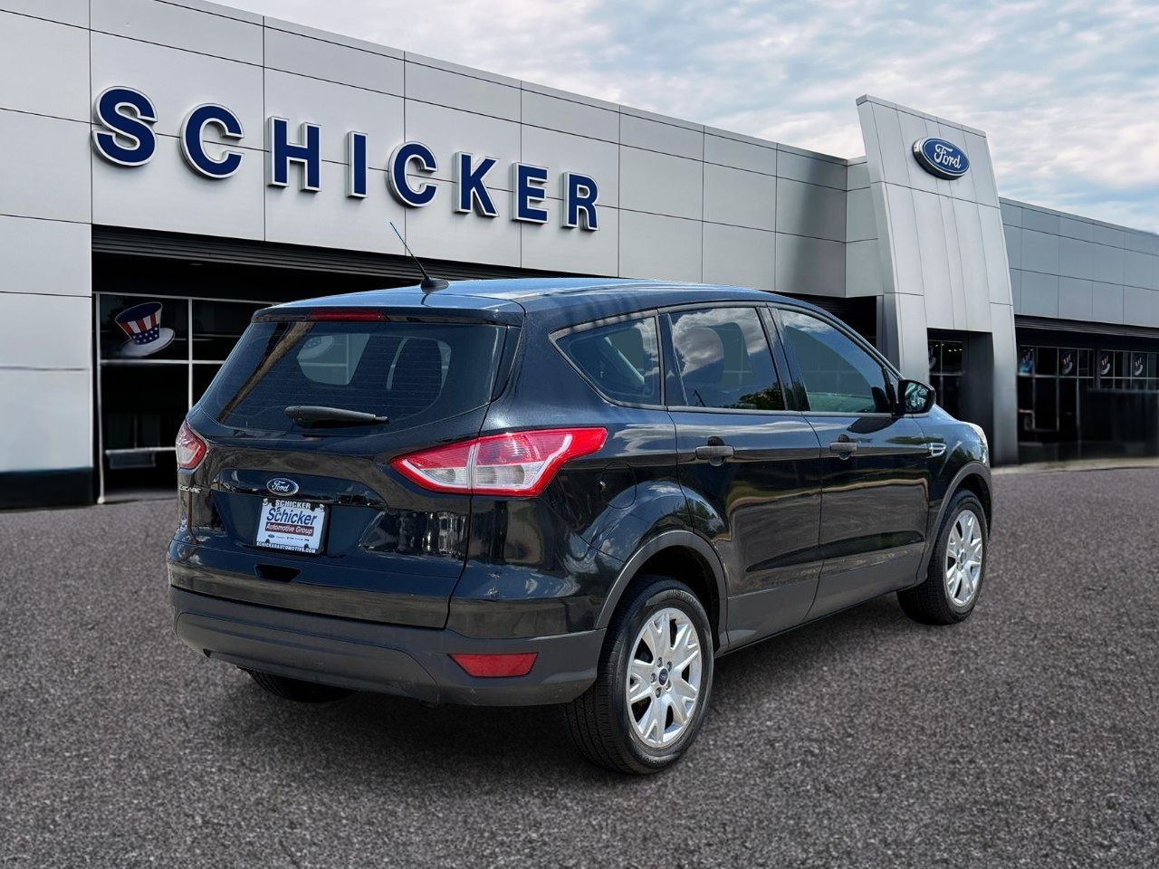 Ford Escape Vehicle Full-screen Gallery Image 03