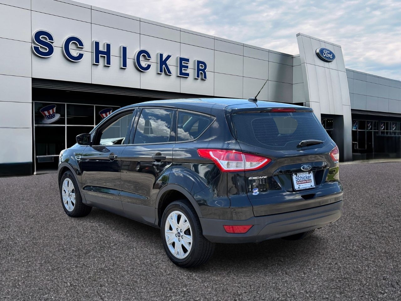 Ford Escape Vehicle Full-screen Gallery Image 06