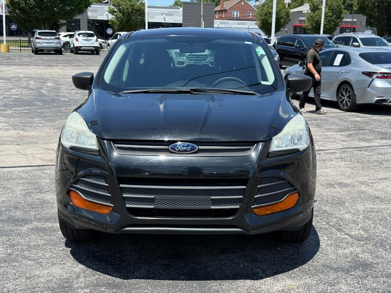 Ford Escape Vehicle Full-screen Gallery Image 09