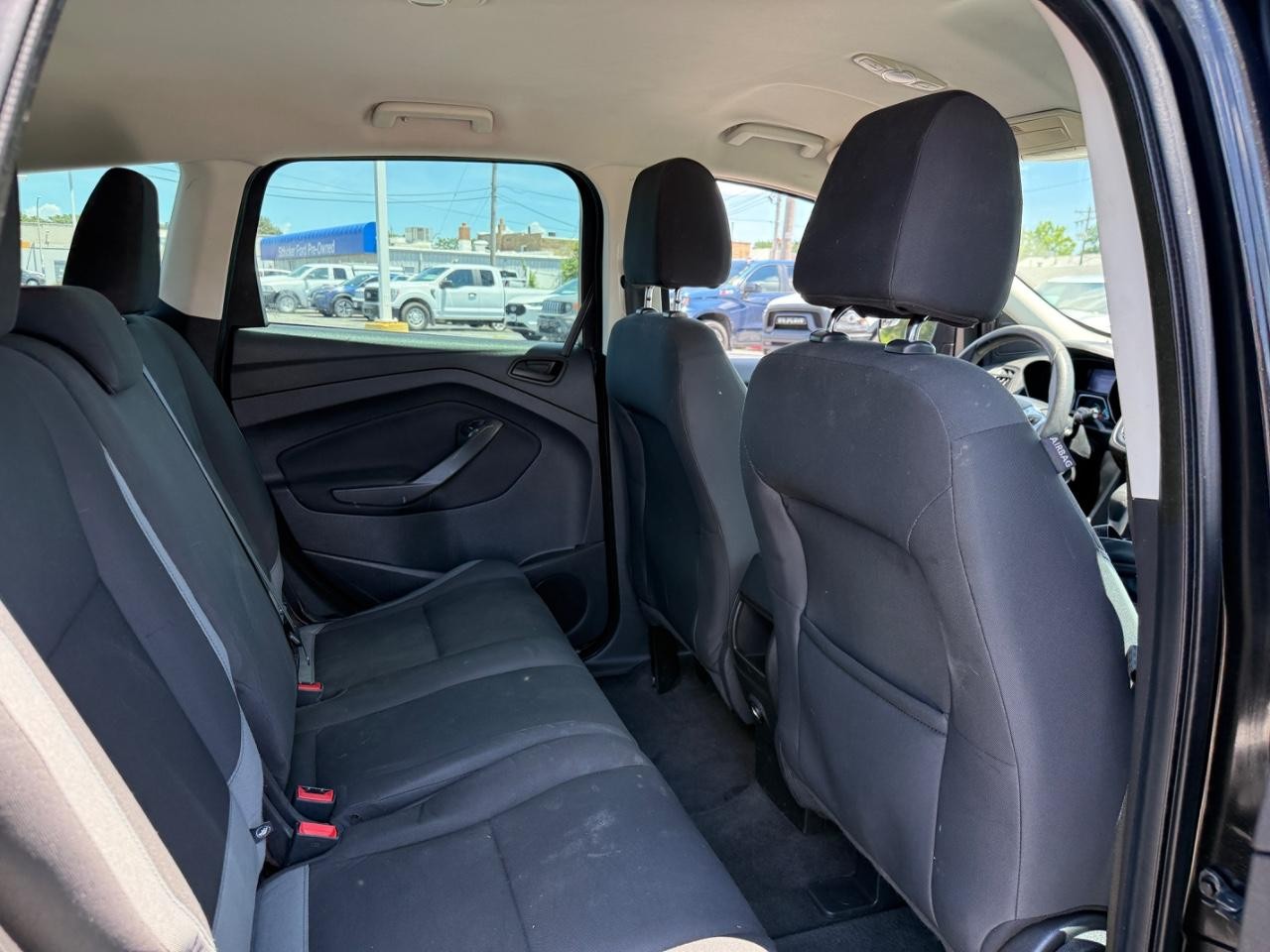 Ford Escape Vehicle Full-screen Gallery Image 10