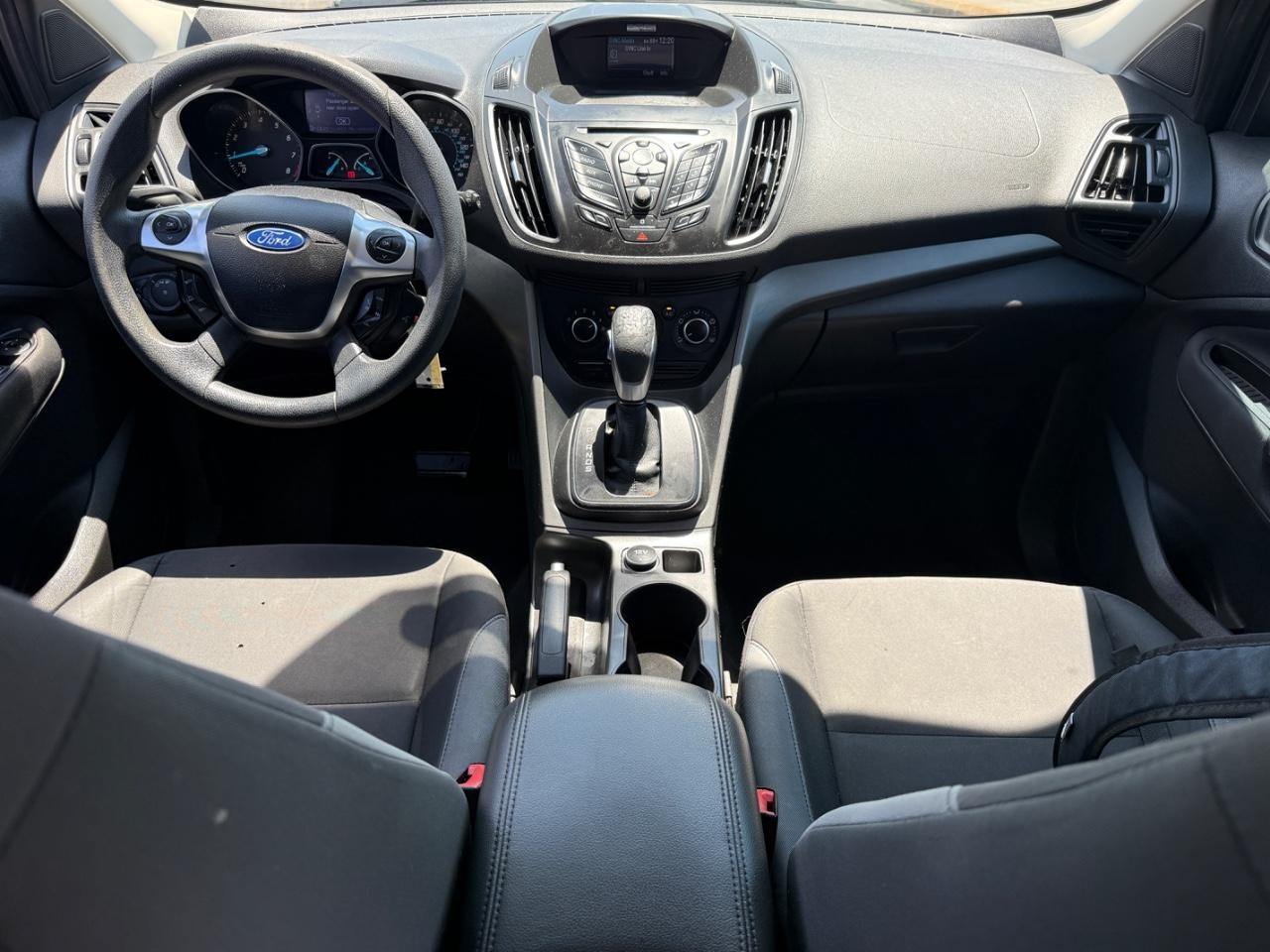 Ford Escape Vehicle Full-screen Gallery Image 11