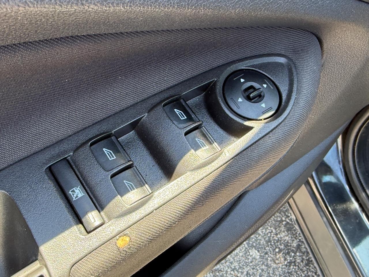 Ford Escape Vehicle Full-screen Gallery Image 15