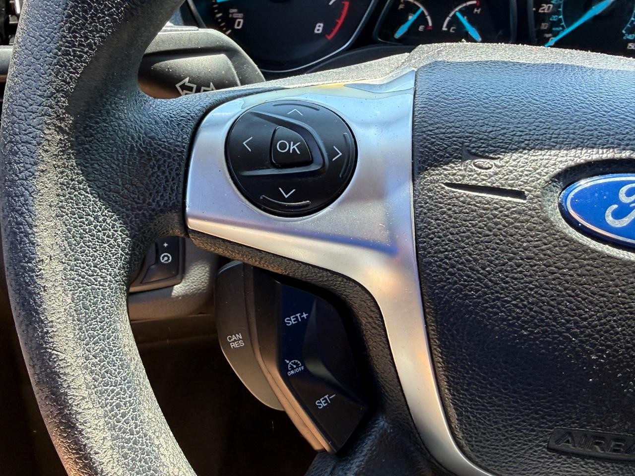 Ford Escape Vehicle Full-screen Gallery Image 17