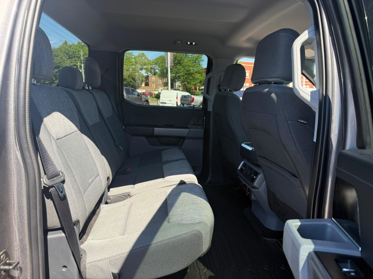 Ford F-150 Vehicle Full-screen Gallery Image 10