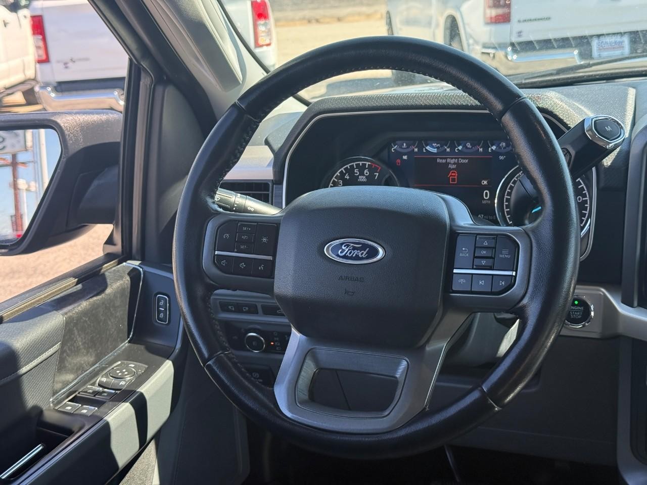 Ford F-150 Vehicle Full-screen Gallery Image 12