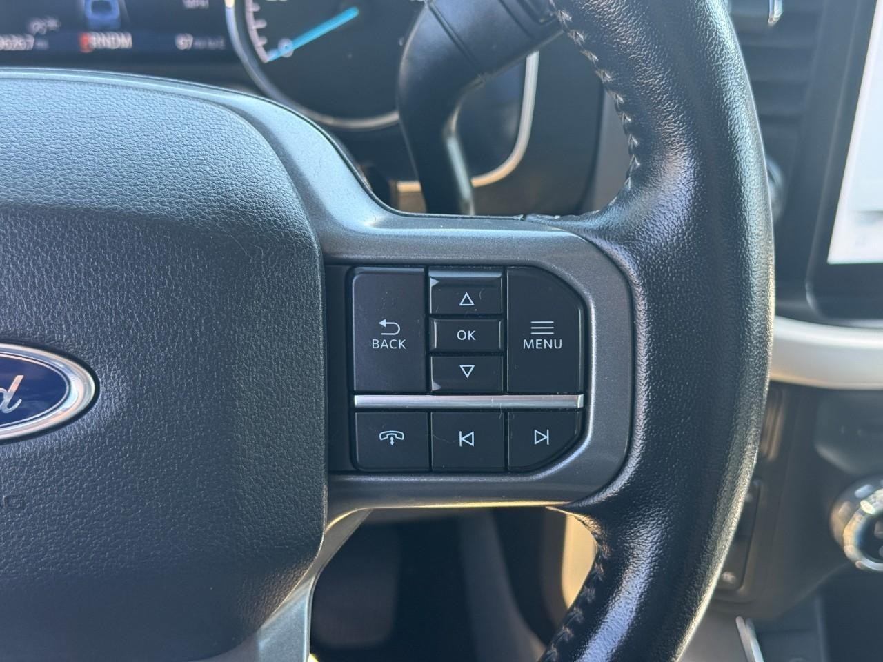 Ford F-150 Vehicle Full-screen Gallery Image 19