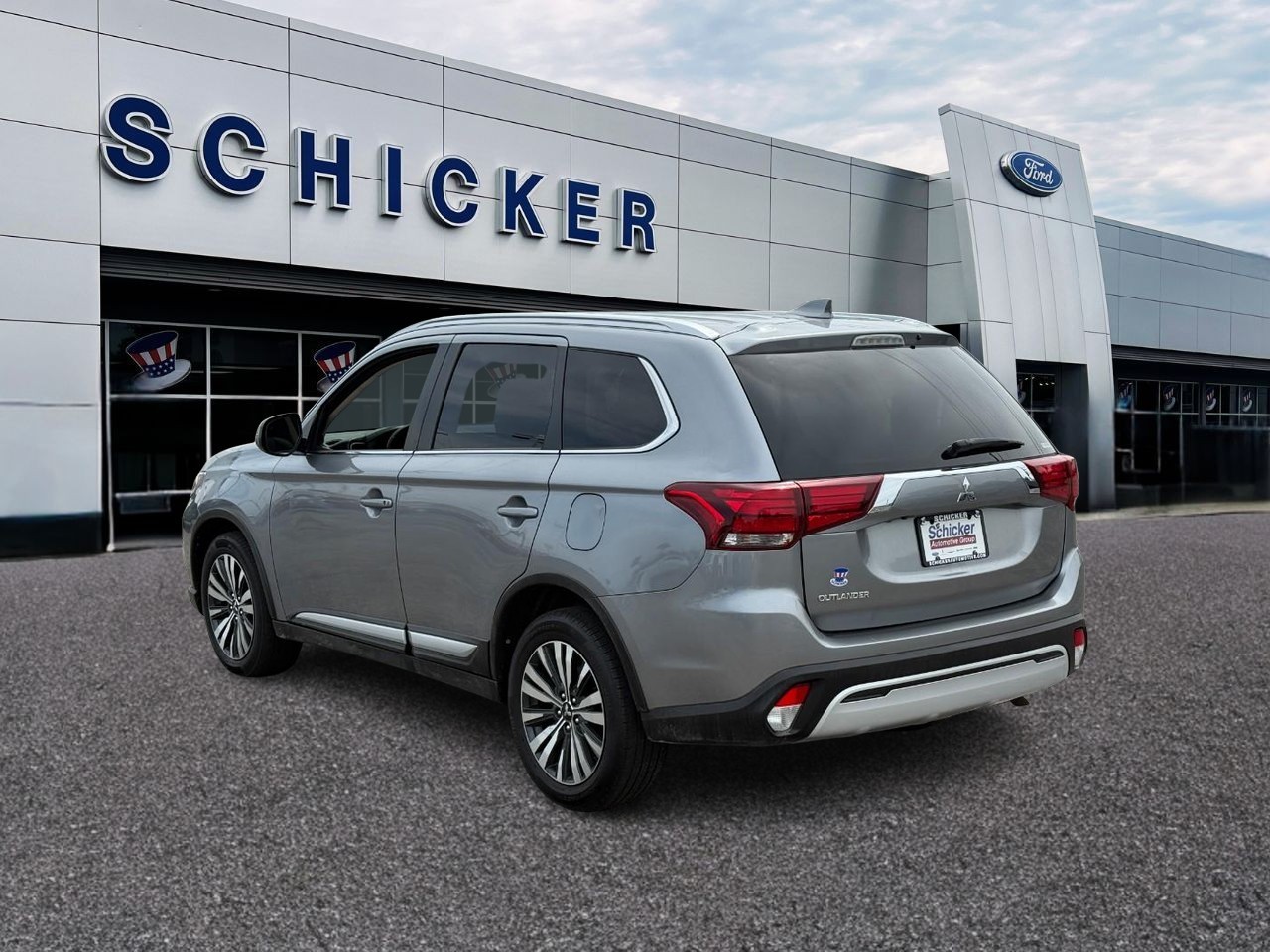 Mitsubishi Outlander Vehicle Full-screen Gallery Image 03