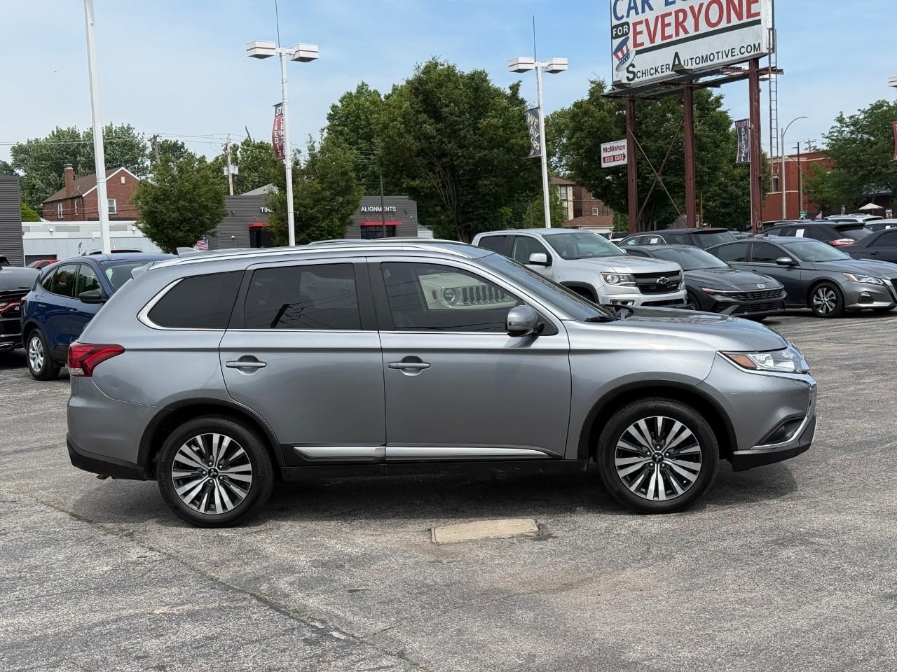 Mitsubishi Outlander Vehicle Full-screen Gallery Image 05