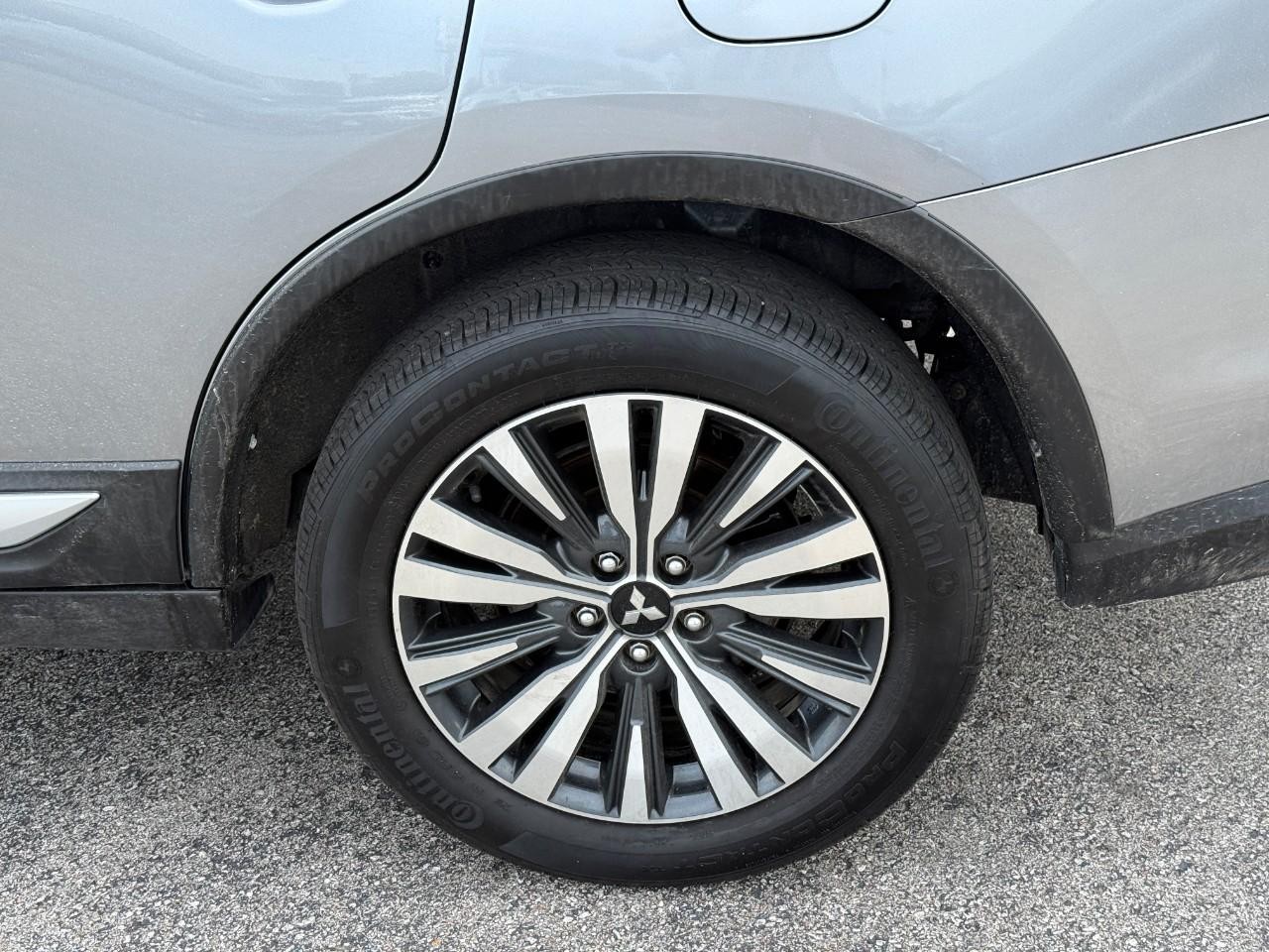 Mitsubishi Outlander Vehicle Full-screen Gallery Image 06