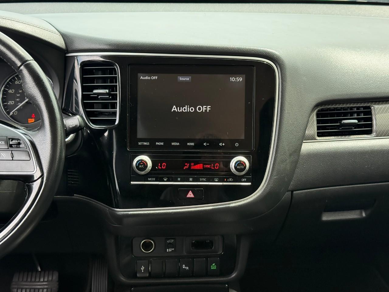 Mitsubishi Outlander Vehicle Full-screen Gallery Image 13