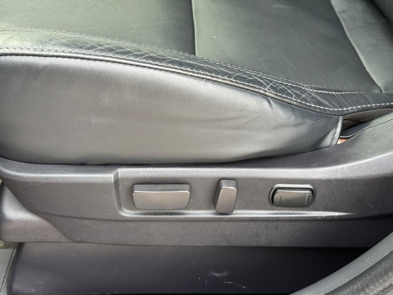 Mitsubishi Outlander Vehicle Full-screen Gallery Image 17