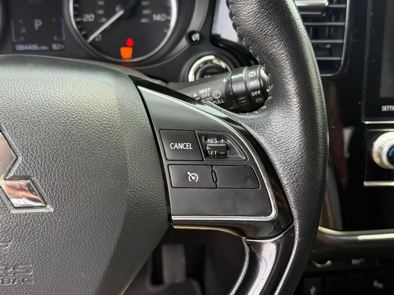 Mitsubishi Outlander Vehicle Full-screen Gallery Image 19