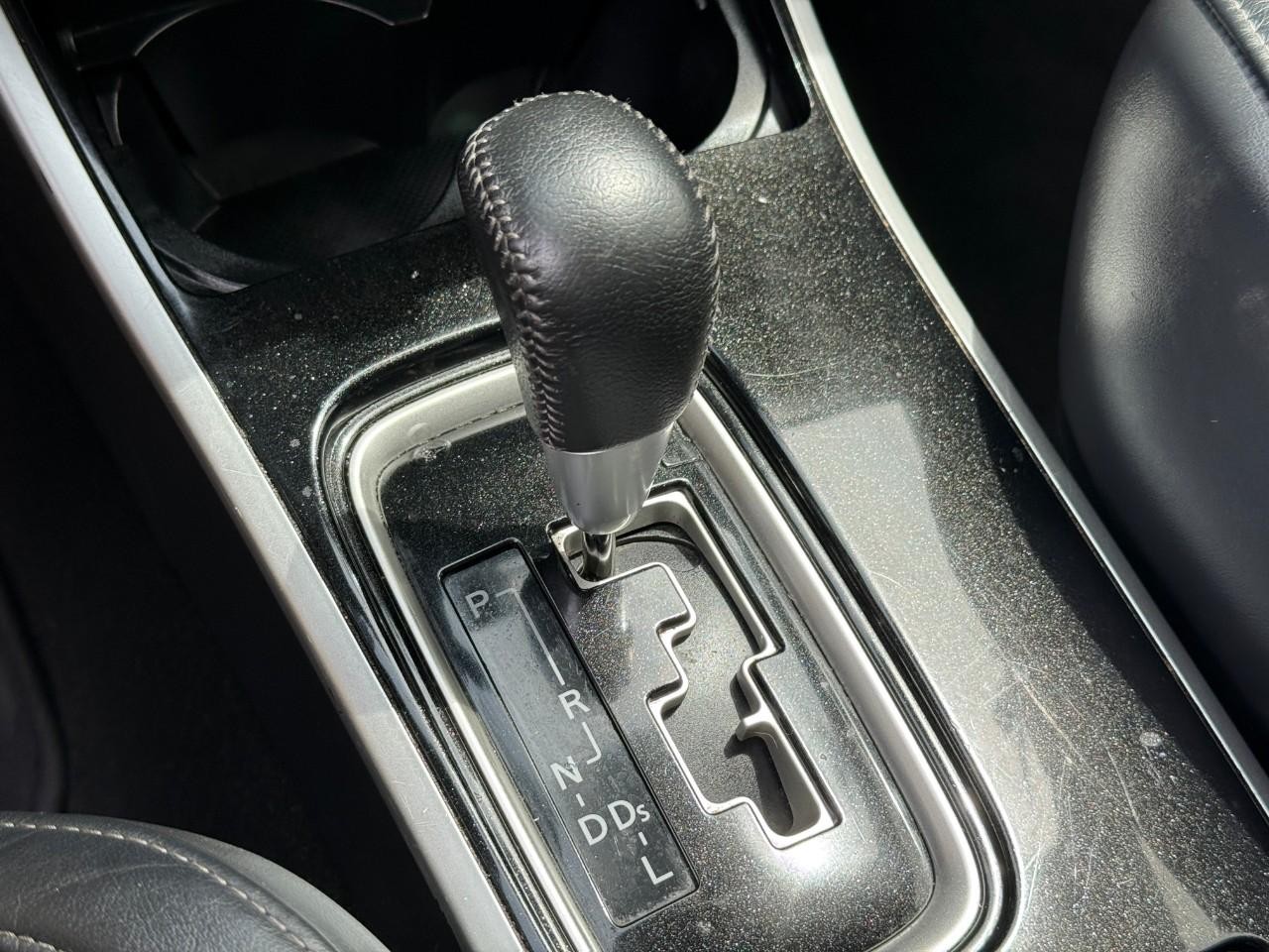 Mitsubishi Outlander Vehicle Full-screen Gallery Image 21
