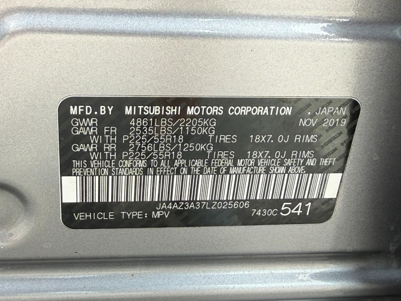 Mitsubishi Outlander Vehicle Full-screen Gallery Image 23