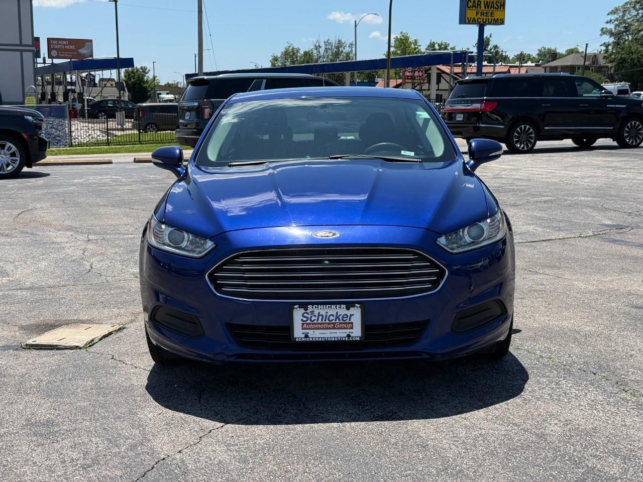 Ford Fusion Vehicle Full-screen Gallery Image 06