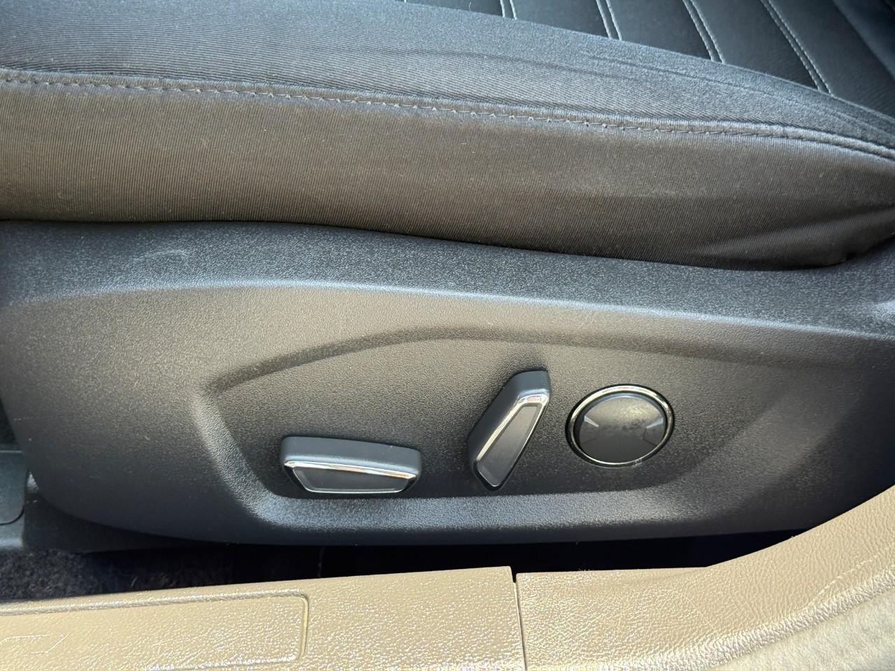 Ford Fusion Vehicle Full-screen Gallery Image 18