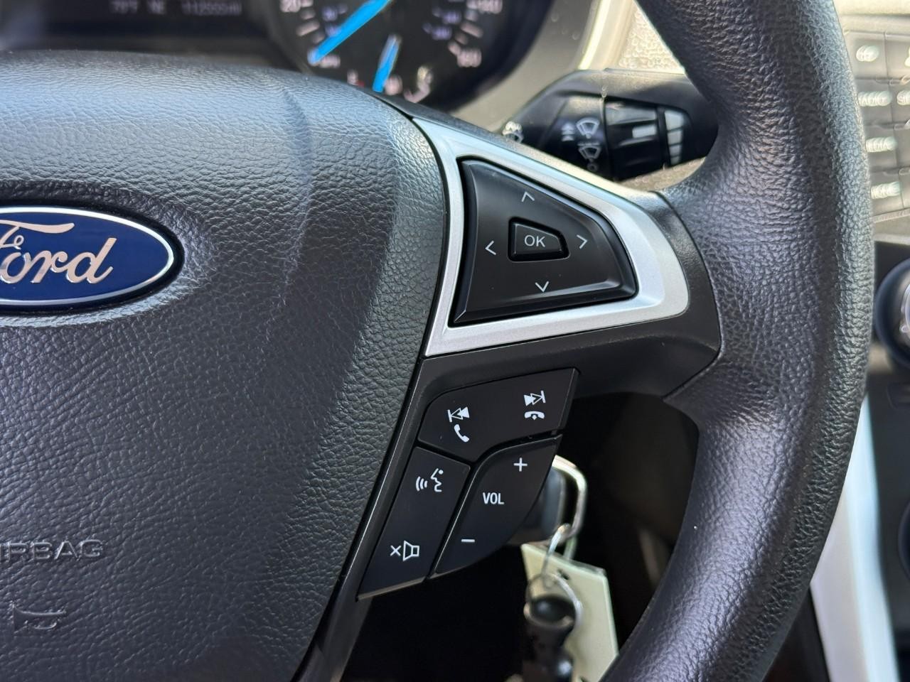 Ford Fusion Vehicle Full-screen Gallery Image 20