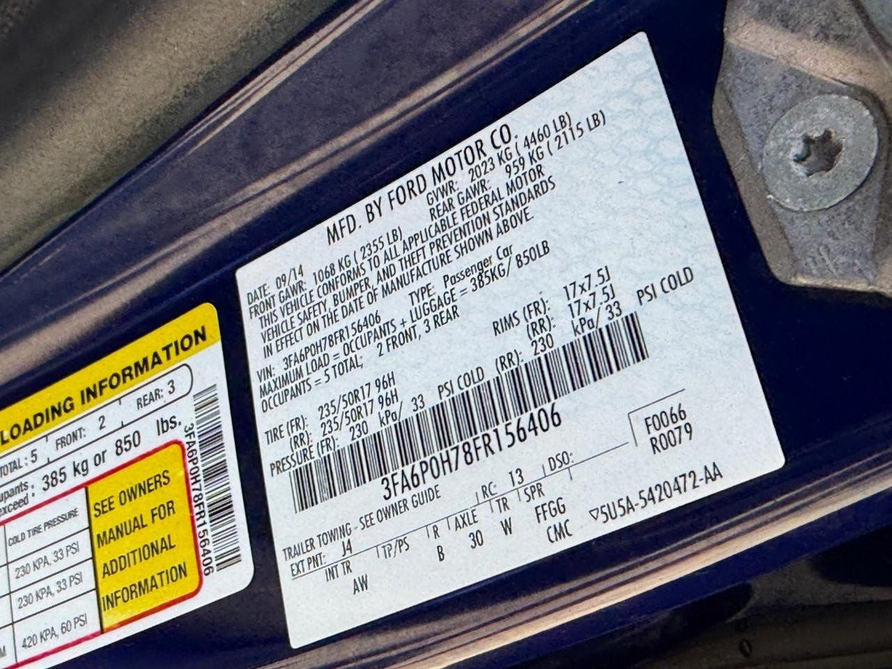 Ford Fusion Vehicle Full-screen Gallery Image 23